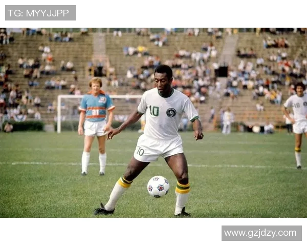 从贝利到梅西：回顾足球历史中的传奇球星与时代变迁