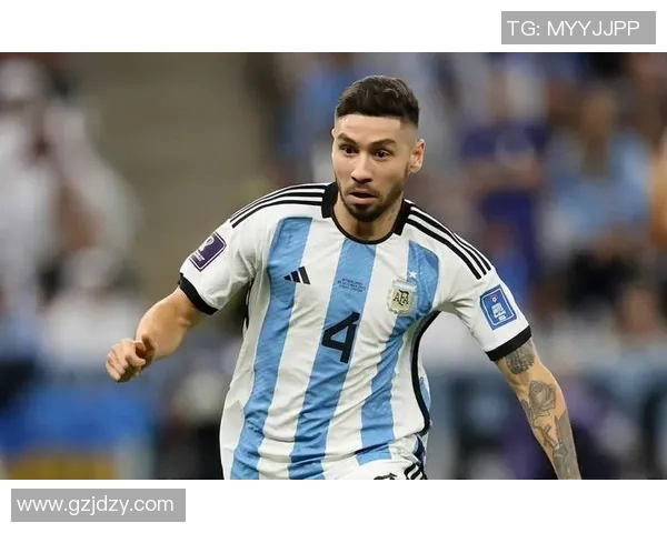 以铲球闻名的足球明星：解析其场上风格与关键时刻的表现