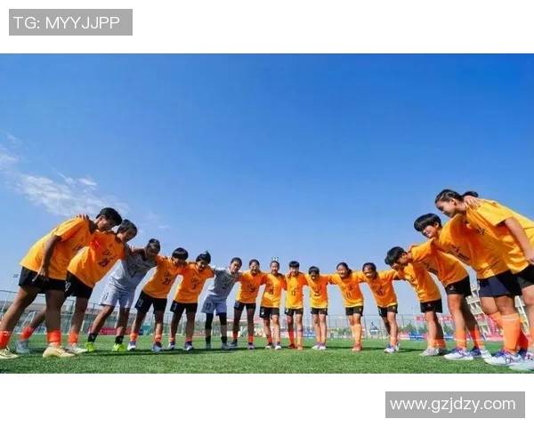 偶遇足球巨星亲身感受赛场外的魅力瞬间与偶像交流的难忘体验