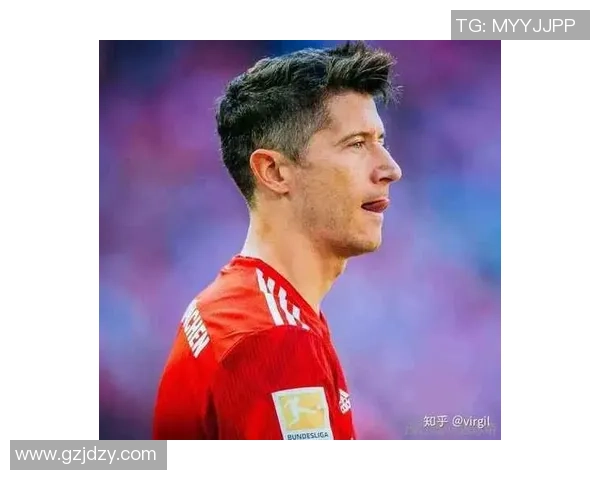 少年足球天赋闪耀成长路，球星头像展现未来之星风采