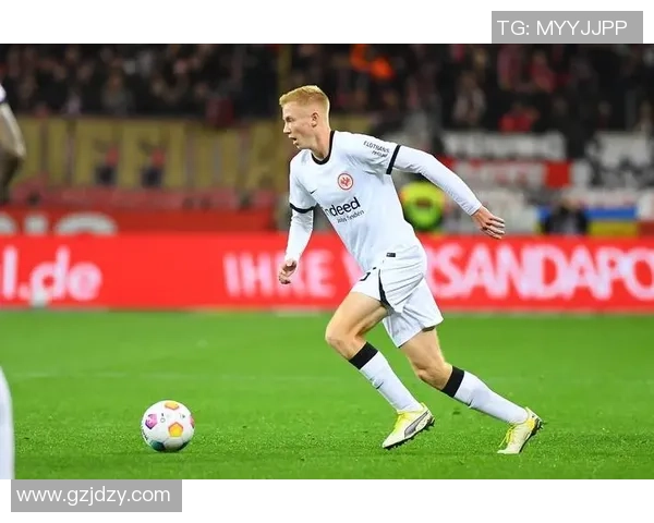 法兰克福中国足球球星的崛起与挑战 迈向欧洲赛场的新征程