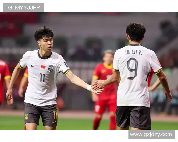 男足球星二选一谁更具实力与潜力挑战足球世界顶尖位置