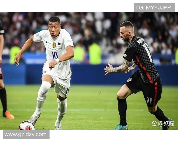 足球巨星全面对比:技术能力、比赛影响力与历史成就全方位解析 足球巨星全面对比:技术能力、比赛影响力与历史成就全方位解析