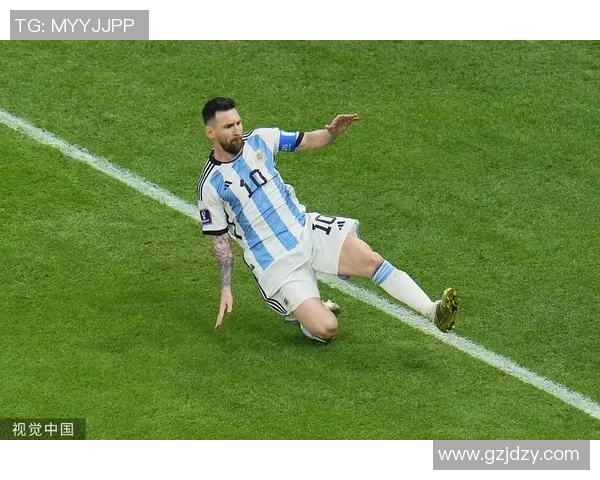 足球球星滑跪庆祝三条杠动作解析与背后寓意揭秘